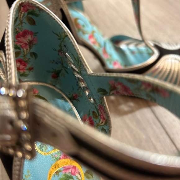 Gucci Black Mariska Satin T-Strap Pumps From Riverdale Wardrobe - Picture 5 of 15